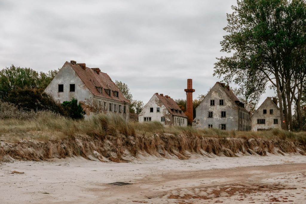 Verlassene Häuser auf der Halbinsel Rerik