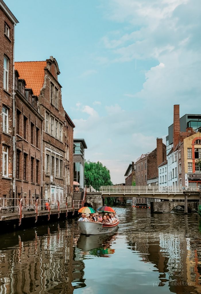 Touristenboot auf der Leie in Gent. 