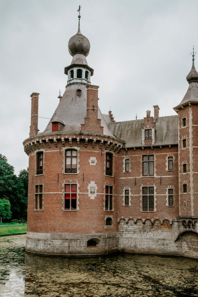 Turm des Wasserschlosses Ooidonk in der Leie-Region